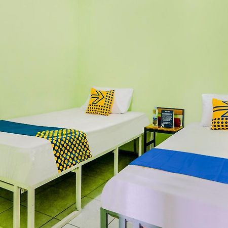 Spot On 2081 Sriwijaya Family Residence Лаванг Екстериор снимка