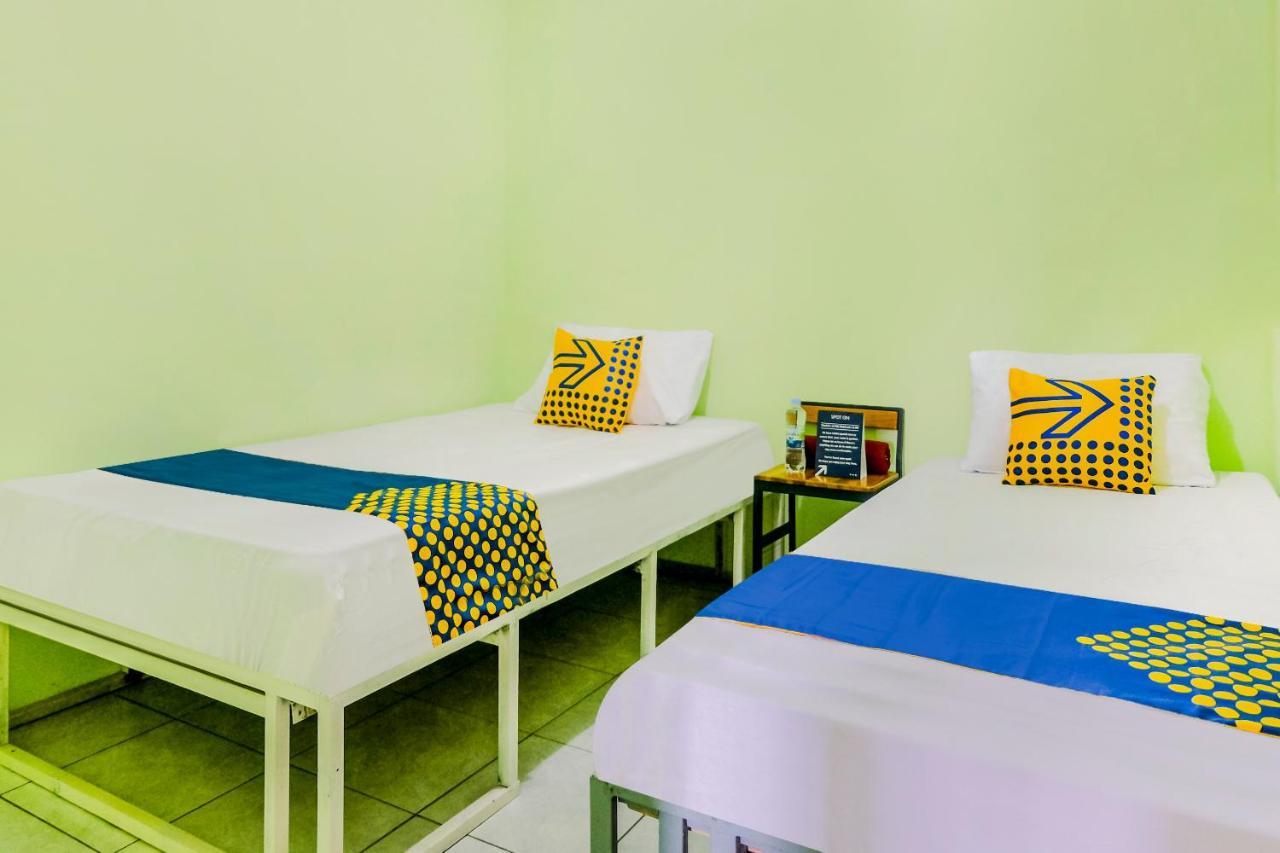 Spot On 2081 Sriwijaya Family Residence Лаванг Екстериор снимка