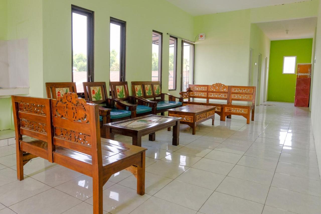 Spot On 2081 Sriwijaya Family Residence Лаванг Екстериор снимка