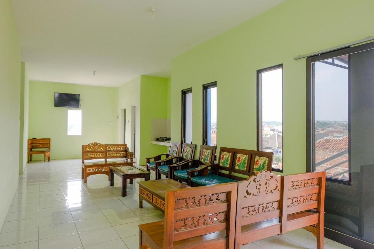 Spot On 2081 Sriwijaya Family Residence Лаванг Екстериор снимка