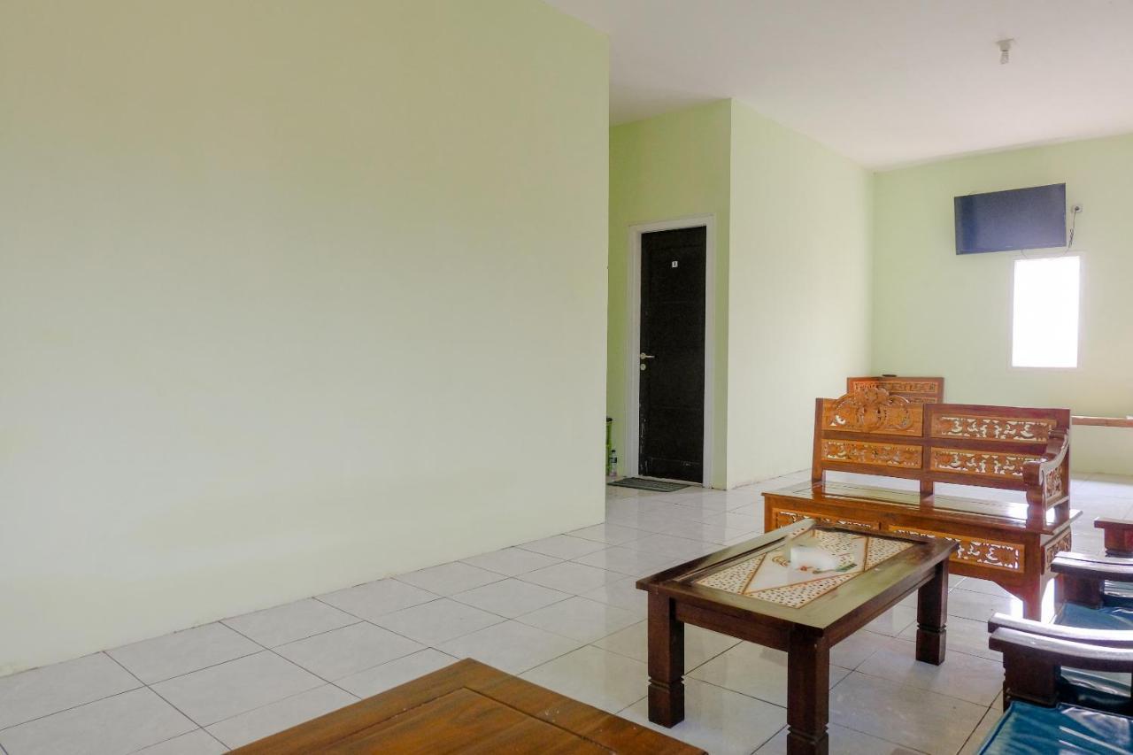Spot On 2081 Sriwijaya Family Residence Лаванг Екстериор снимка