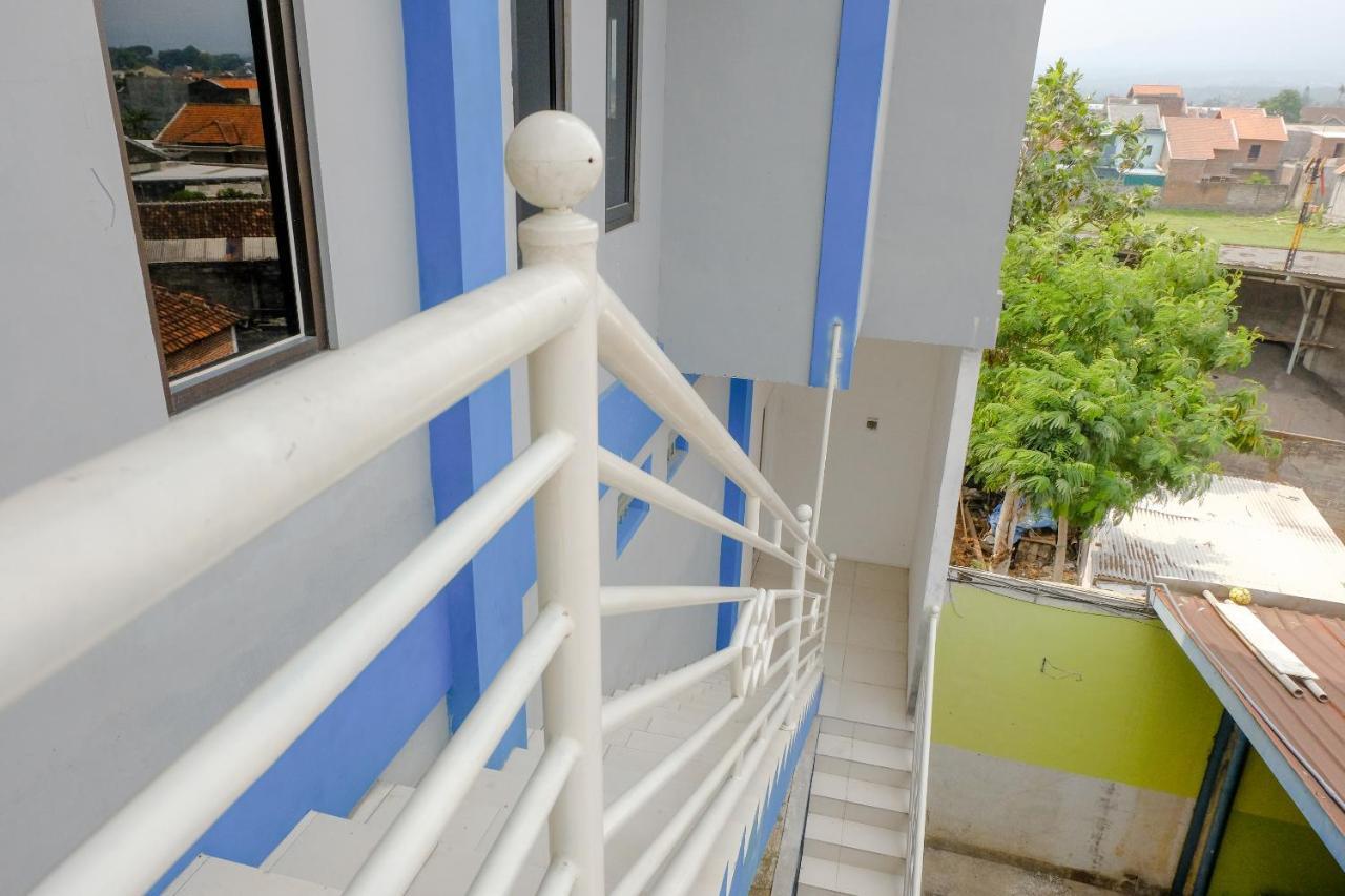 Spot On 2081 Sriwijaya Family Residence Лаванг Екстериор снимка